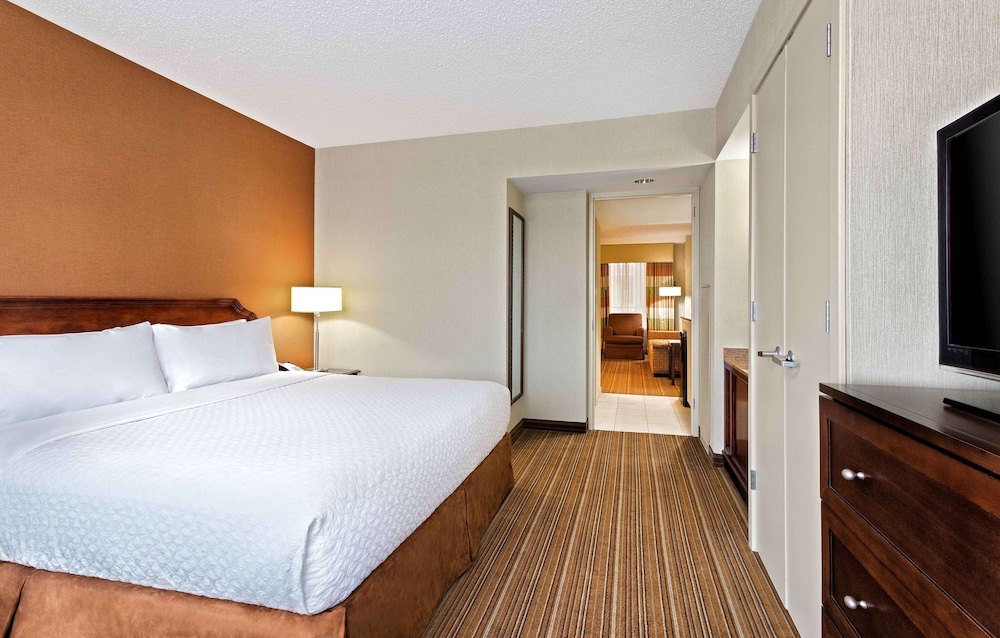 Embassy Suites by Hilton Parsippany - photo 11