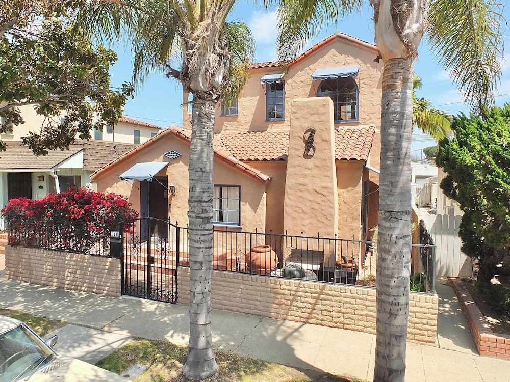 La Brisa 1 Block From the Beach in Long Beach, United States