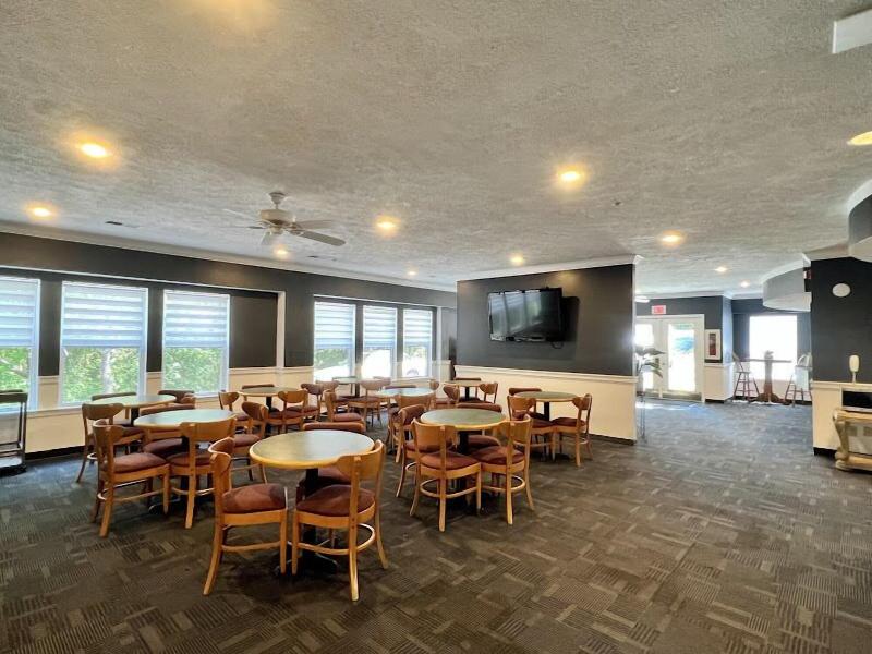 Celebrity Inn - photo 10