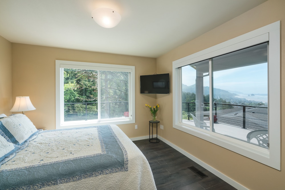 Anchor’s Retreat by Avantstay Gorgeous Clift Top Views w Incredible Patio in Cannon Beach, United States