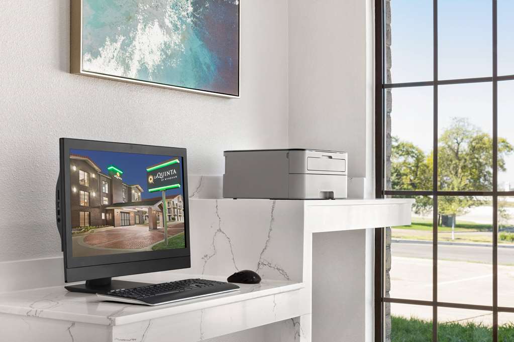 La Quinta Inn by Wyndham Temple - photo 30