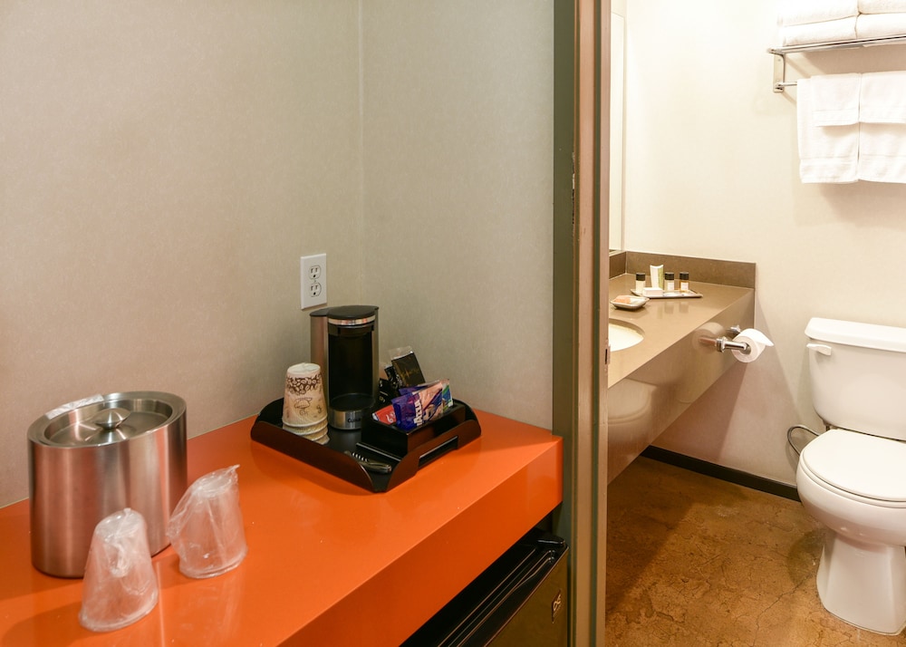 The Tangerine A Burbank Hotel - photo 22