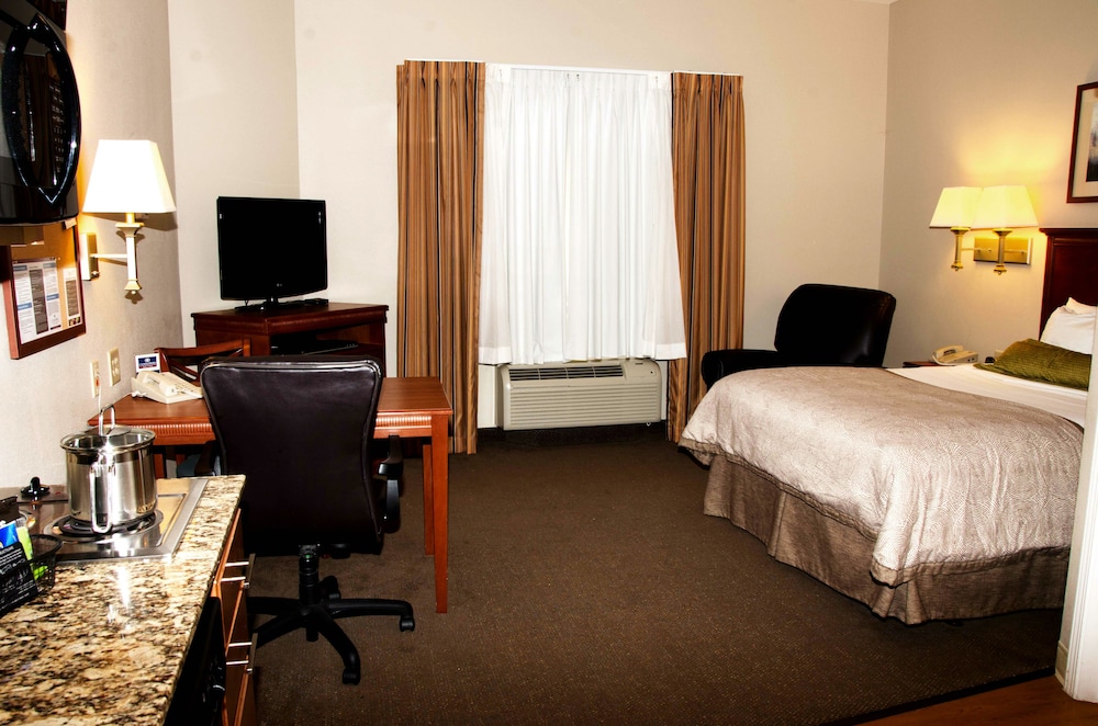 Candlewood Suites Columbus Fort Benning an IHG Hotel - photo 4