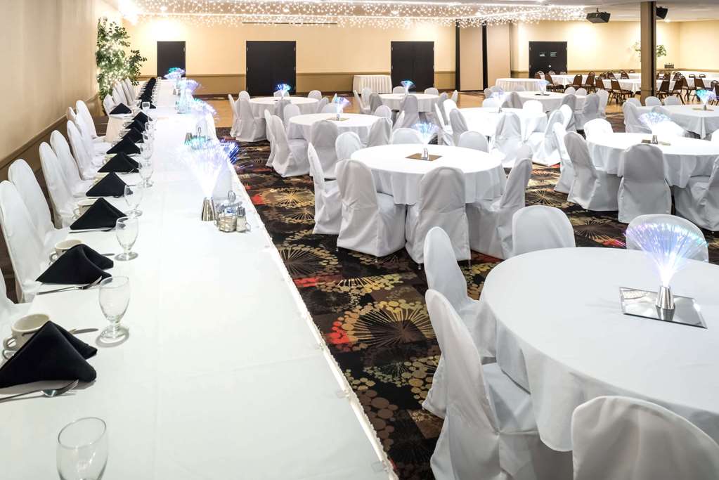 Ramada by Wyndham Grand Forks - photo 40