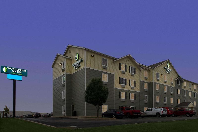 WoodSpring Suites Tulsa - photo 7