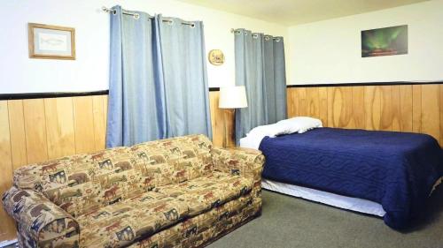 The Tides Inn - photo 4