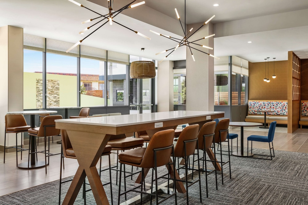 Hampton Inn & Suites San Mateo San Francisco Airport - photo 25