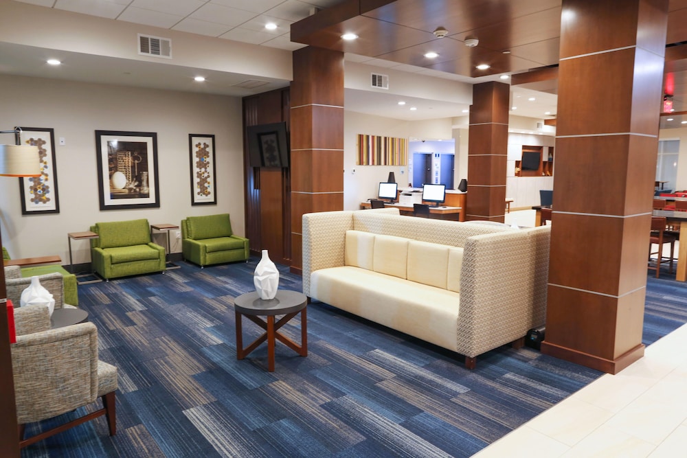 Holiday Inn Express & Suites Houston IAH Beltway 8 by IHG - photo 69