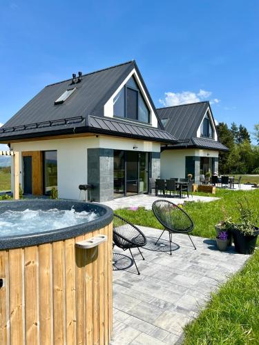 Białka I Skałka Domki Z Jacuzzi I Widokiem Na Gory Jacuzzi And Mountain View — 4-Star Luxury Hotel in Nowy Targ, Poland