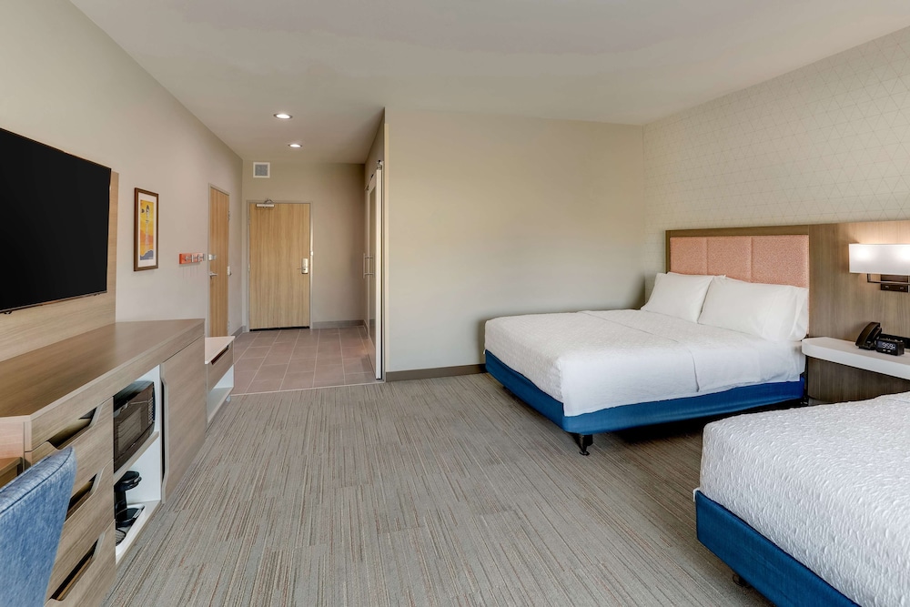 Hampton Inn & Suites Weatherford - photo 37