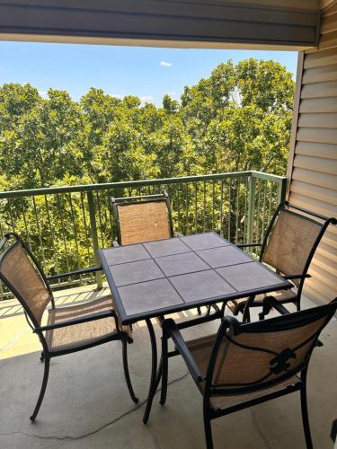 Penthouse Suite at Holiday Hills Book Today — 4-Star Luxury Hotel in Branson, United States