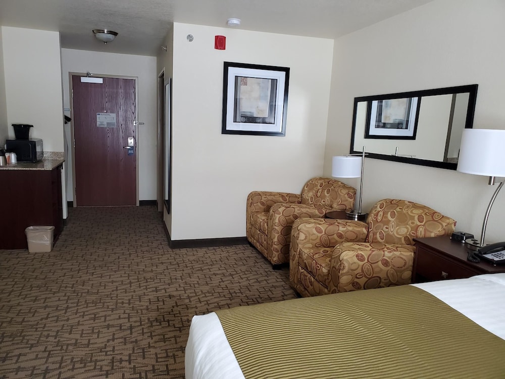 Cobblestone Inn & Suites Barron - photo 7