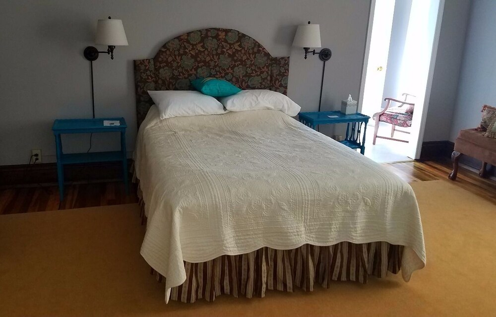 The Old Victorian Inn - photo 8