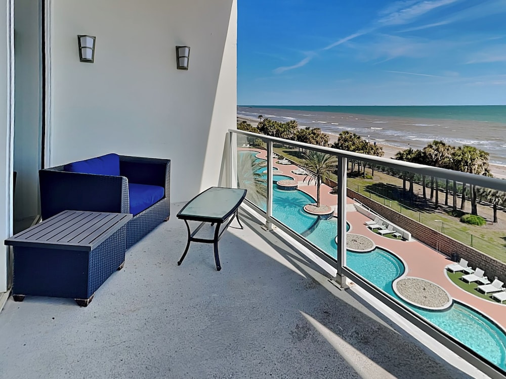 Western Waves by Ryson Vacation Rentals — 4-Star Luxury Hotel in Galveston, United States