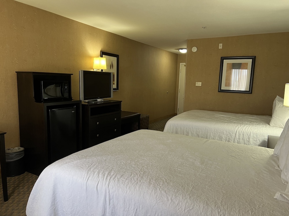 Hampton Inn & Suites Barstow - photo 26