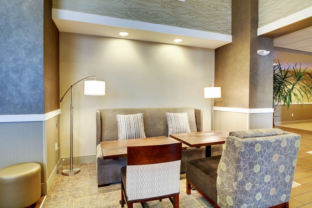 Hampton Inn & Suites Milwaukee West - photo 41