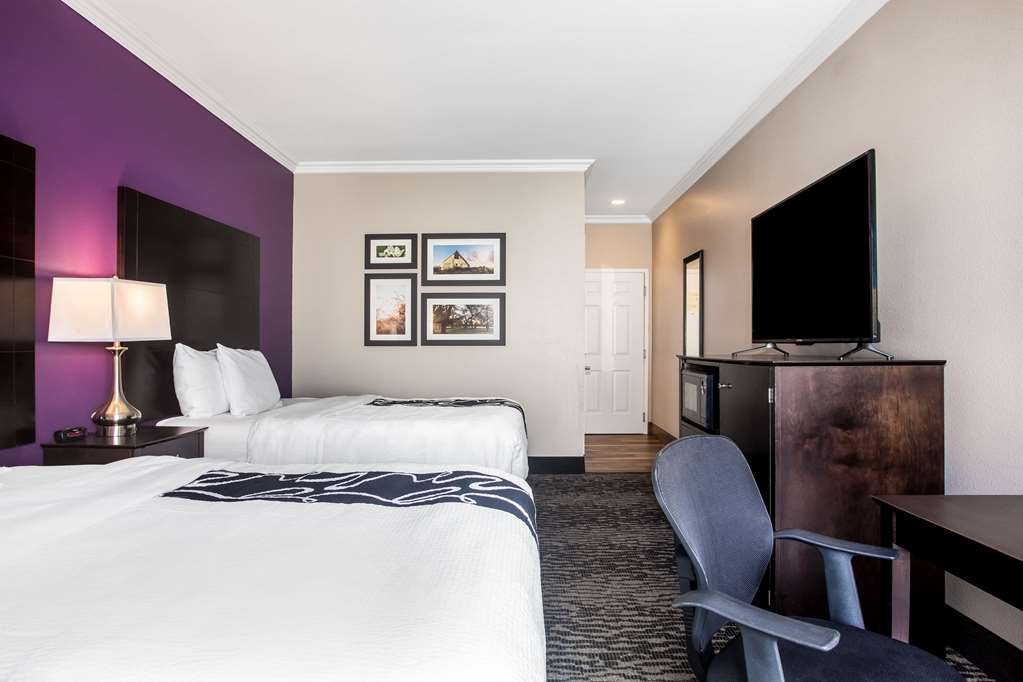 La Quinta Inn & Suites by Wyndham Columbus TX - photo 28