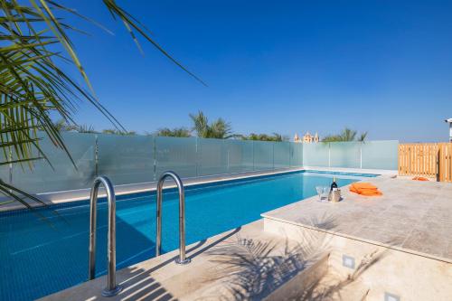 Salmar Court Holiday Apartments with Pool by Buena Vista — 4-Star Luxury Hotel in Ghaxaq, Malta