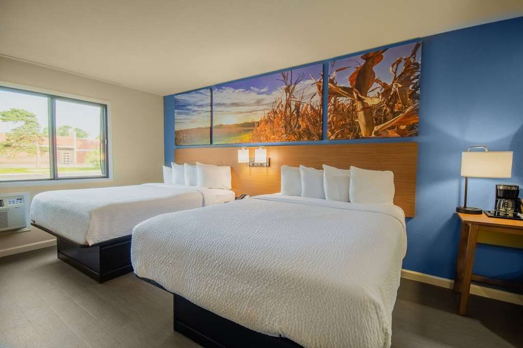 Days Inn & Suites by Wyndham Waterloo - photo 34