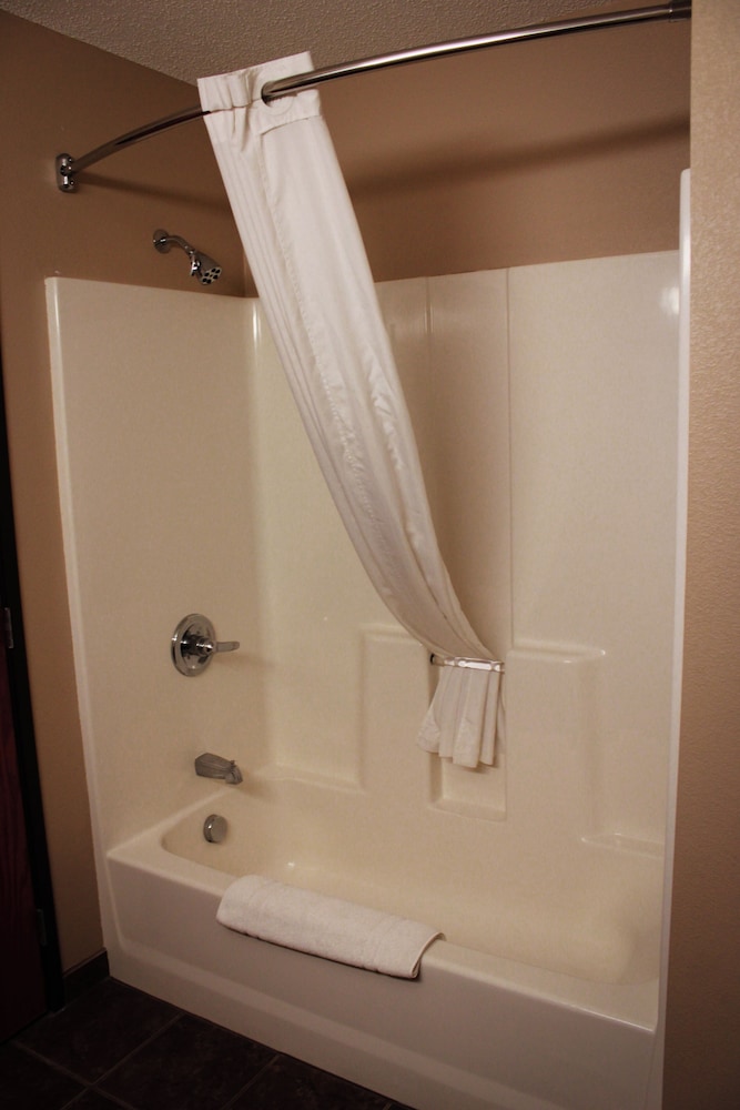 Canby Inn And Suites - photo 22