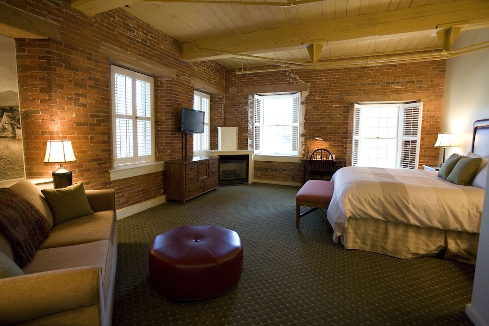 The Common Man Inn & Restaurant - photo 46