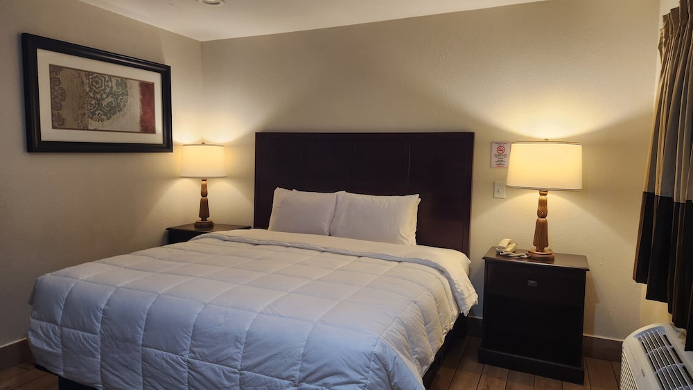 Clear Lakes Inn - photo 15