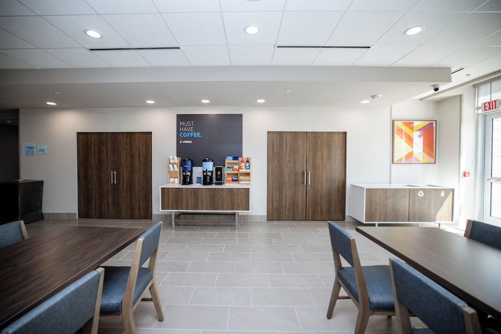 Holiday Inn Express & Suites Tampa Stadium Airport Area by IHG - photo 34