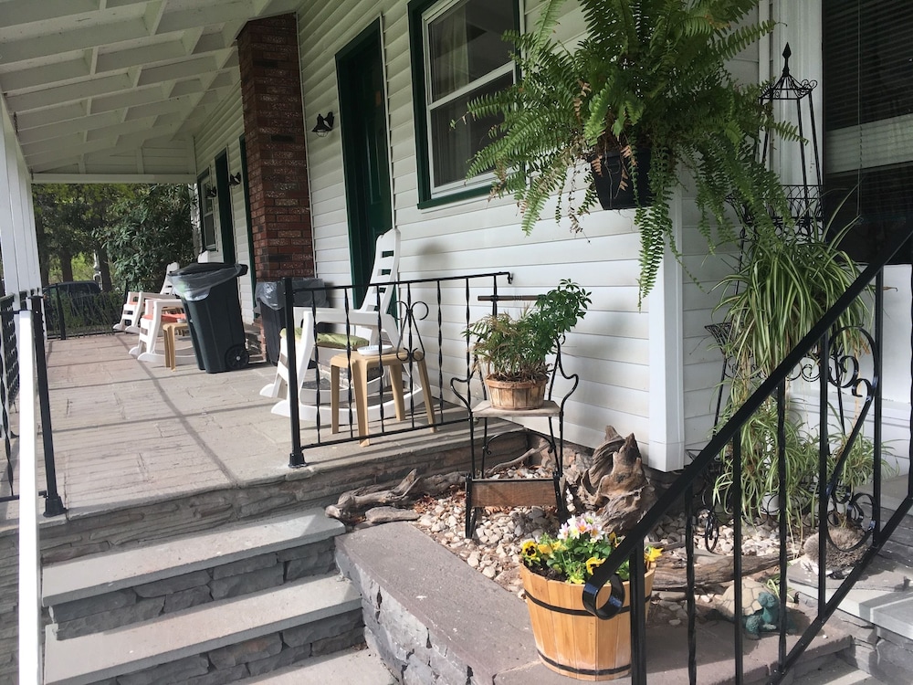 The Colonial Motel - photo 29