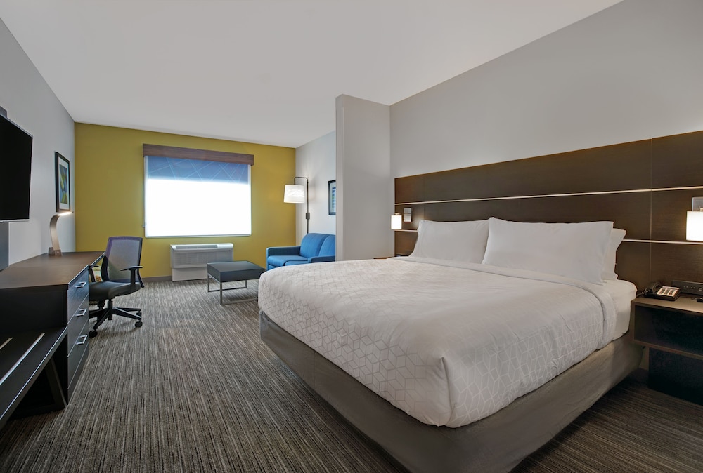 Holiday Inn Express & Suites Milwaukee Brookfield by IHG - photo 3