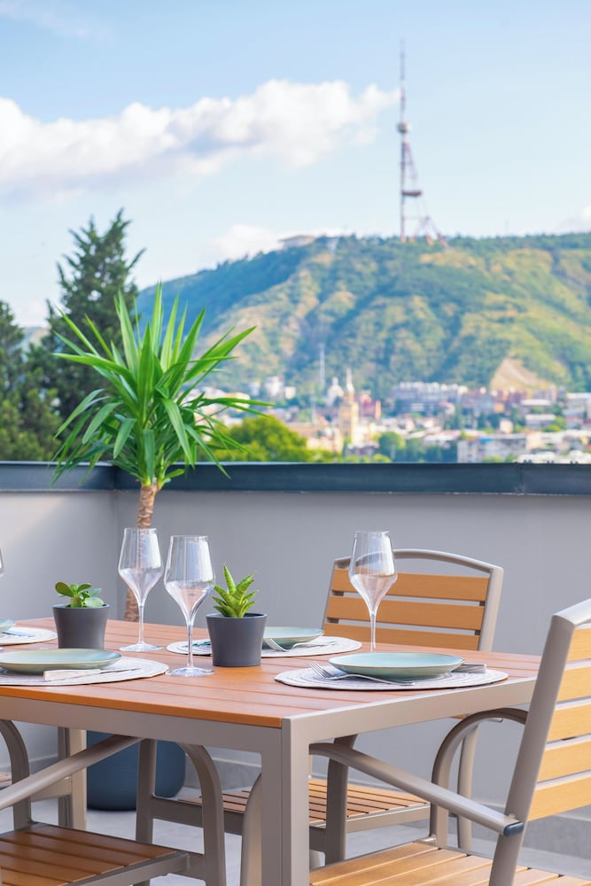 Qstay Gratus Tbilisi — 4-Star Luxury Hotel in Tbilisi, Georgia