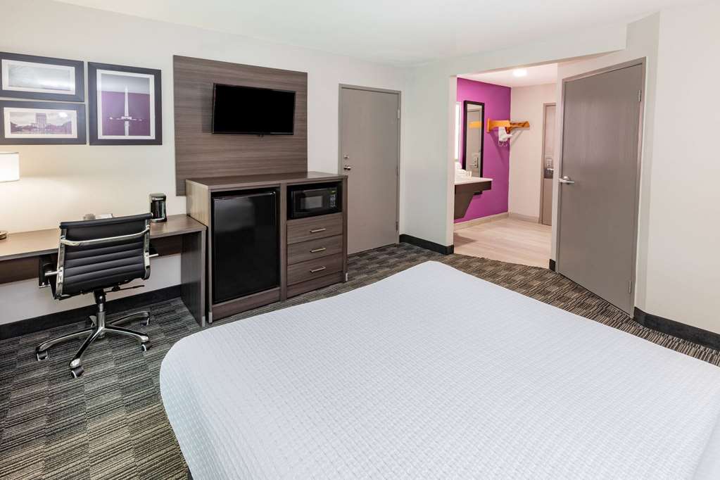 La Quinta Inn & Suites by Wyndham Houston Southwest - photo 12