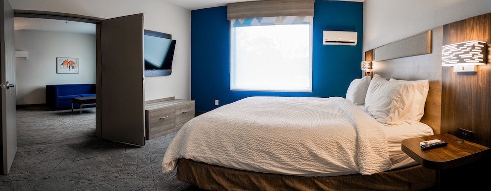 Holiday Inn Express & Suites Hiawassee by IHG - photo 28