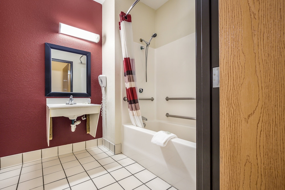 Red Roof Inn St Louis Troy IL - photo 24