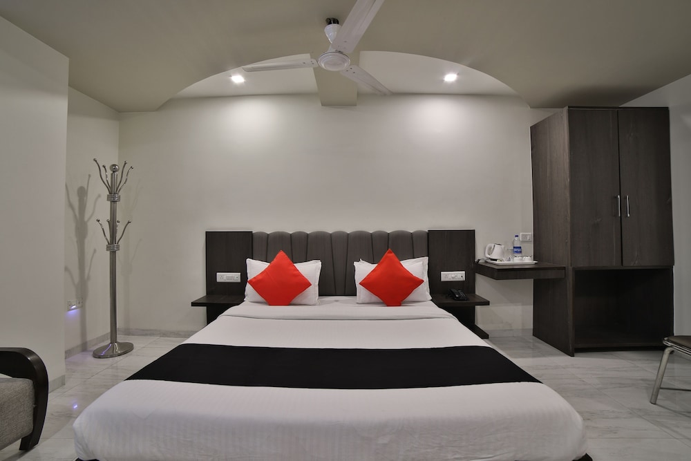 Capital O 26256 Hotel Unity in Ahmedabad, India