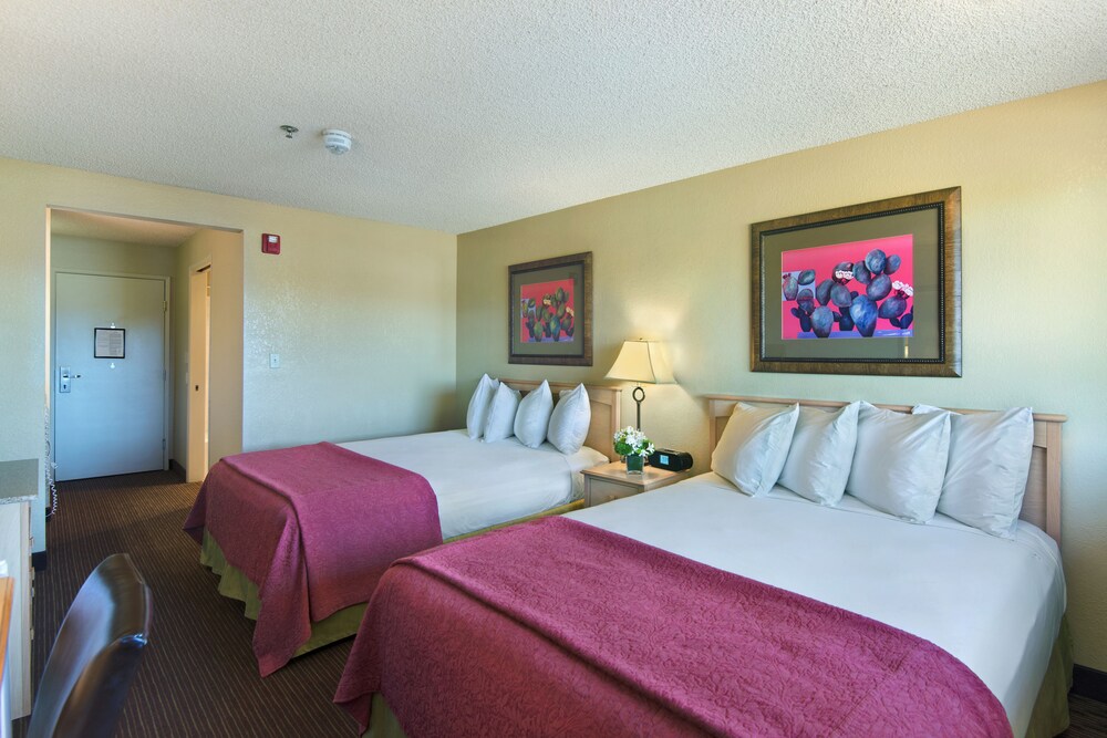 Oxnard Inn Lancaster - photo 13