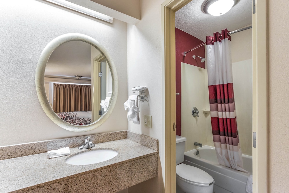 Red Roof Inn Columbia MO - photo 17