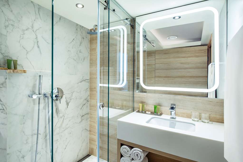 Guest Room Bathroom