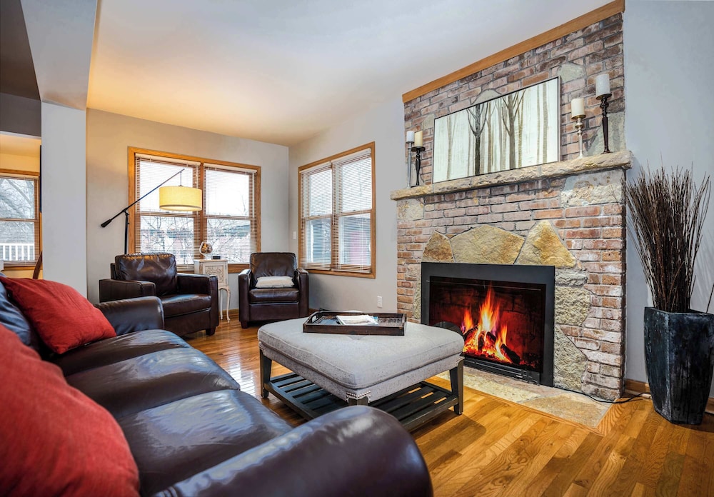 Huemanns Haven Spacious 3 BR Close to Downtown — 4-Star Luxury Hotel in Lake Geneva, United States
