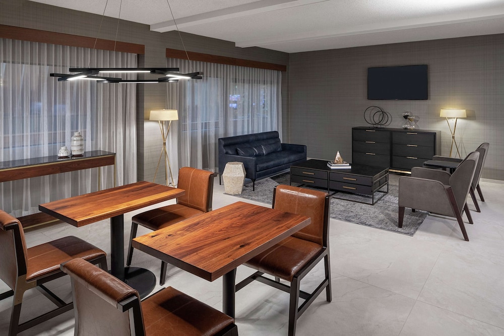 DoubleTree by Hilton Hotel Newark Airport - photo 79