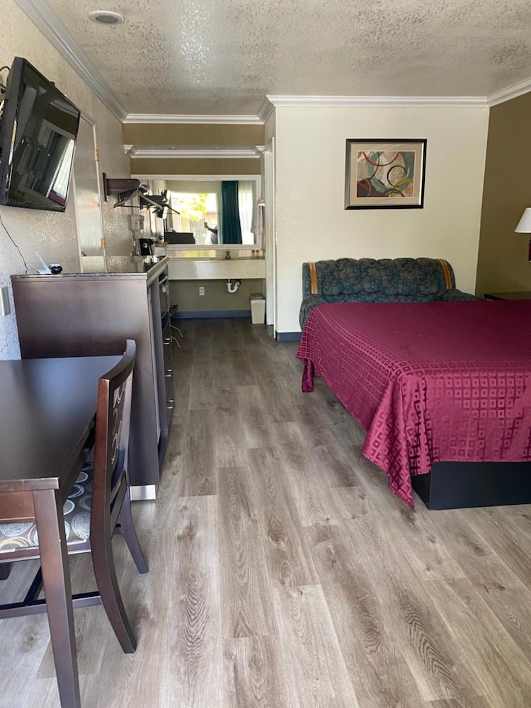 Atascadero Inn - photo 16