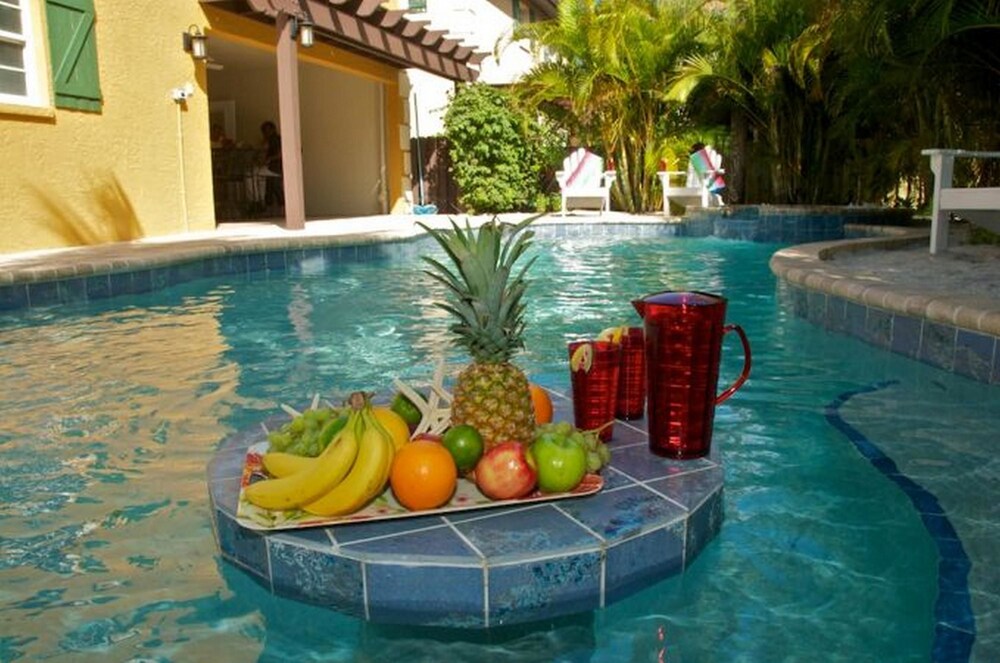 Calypso Cottage — 4-Star Luxury Hotel in Holmes Beach, United States