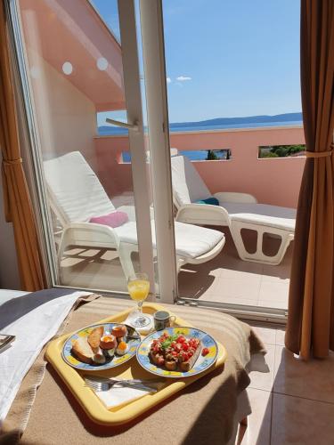 Penthouse Christina with Pool Large Sunny Terrace Seaview 250m to Beach and Restaurants Free Parking Trogir and Ciovo 15 minutes to airport — 4-Star Luxury Hotel in Trogir, Croatia