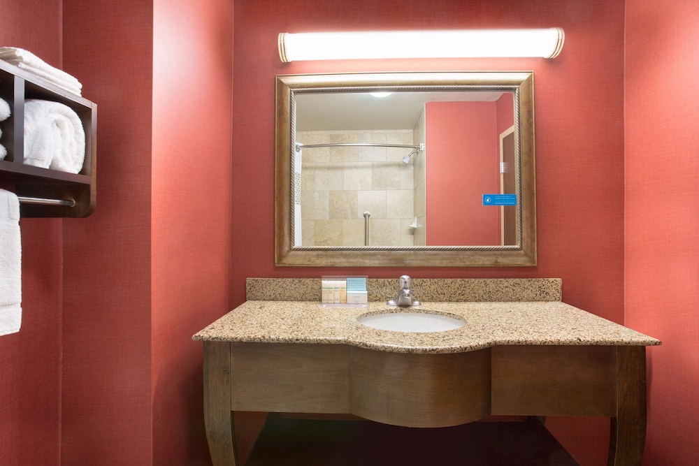 Hampton Inn Siloam Springs - photo 23