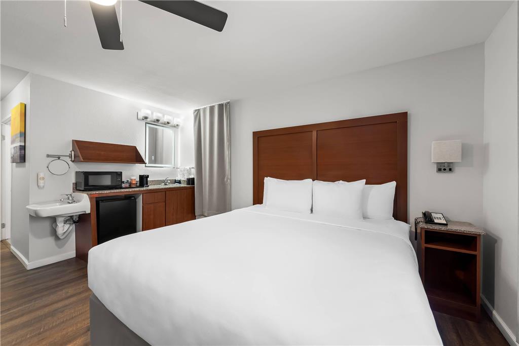 Comfort Inn Gaslamp Convention Center - photo 17