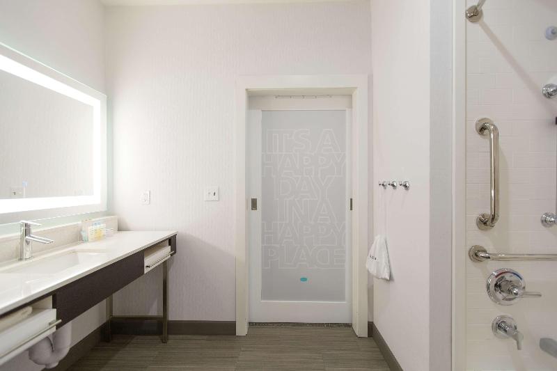 Hampton Inn & Suites Stroud - photo 120