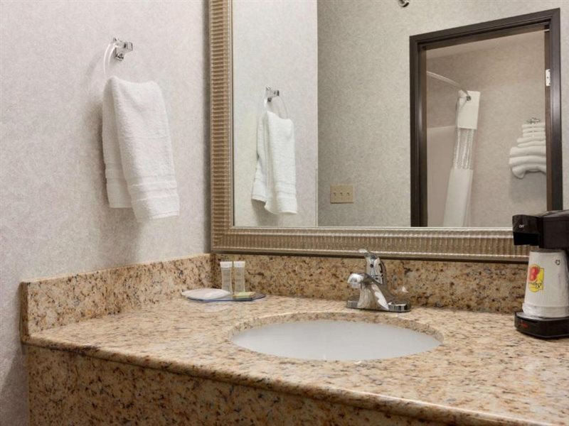 Riverdale Inn - photo 12