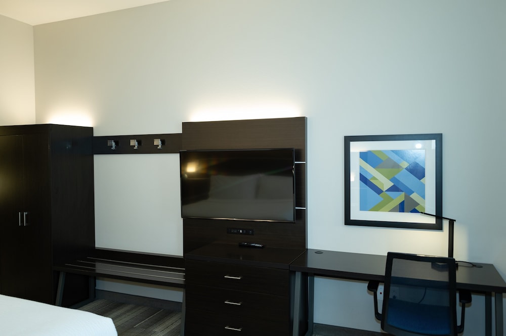 Holiday Inn Express & Suites Franklin Berry Farms by IHG - photo 24