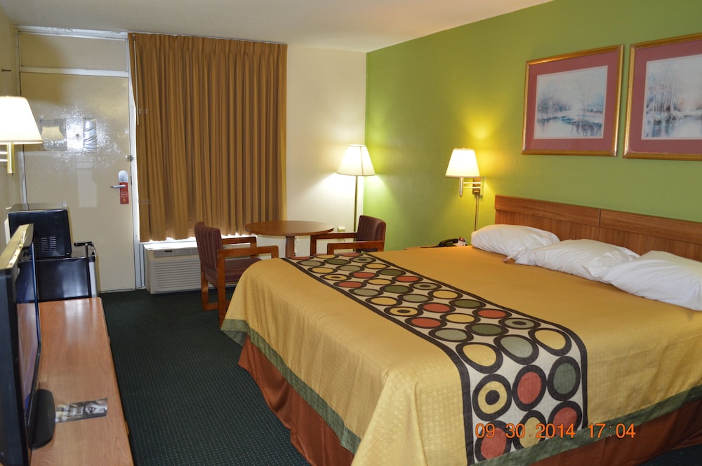Super 8 by Wyndham Tifton - photo 11