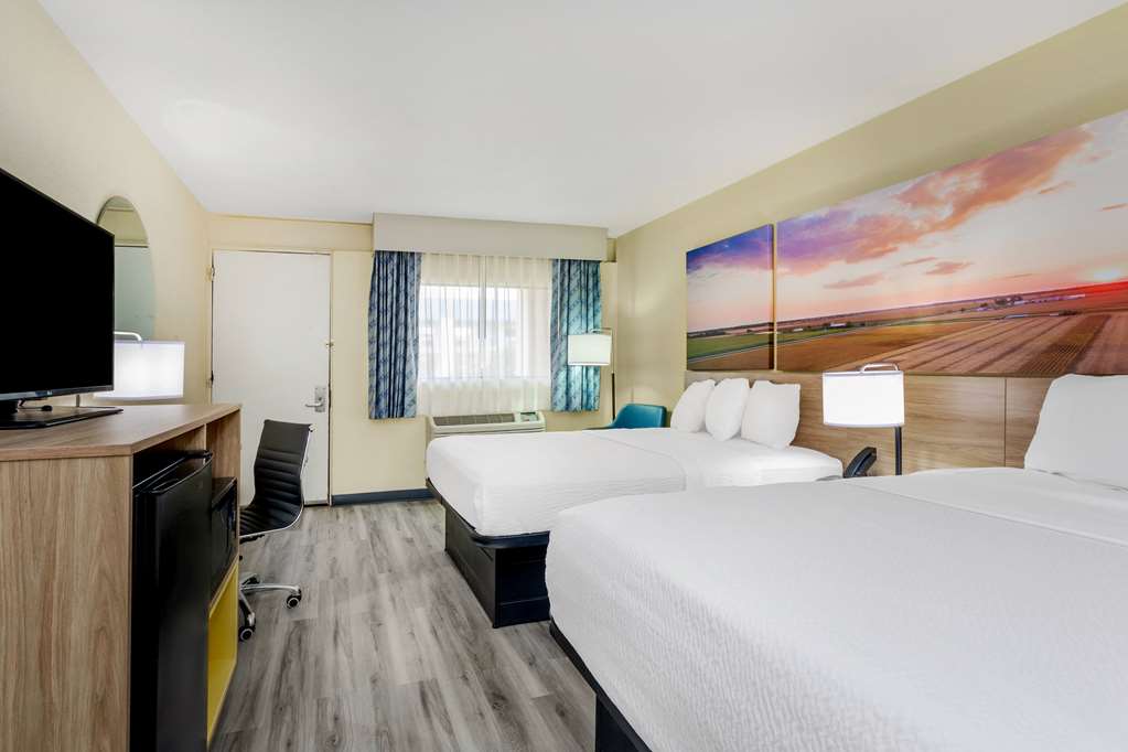 Days Inn & Suites by Wyndham Clovis - photo 11