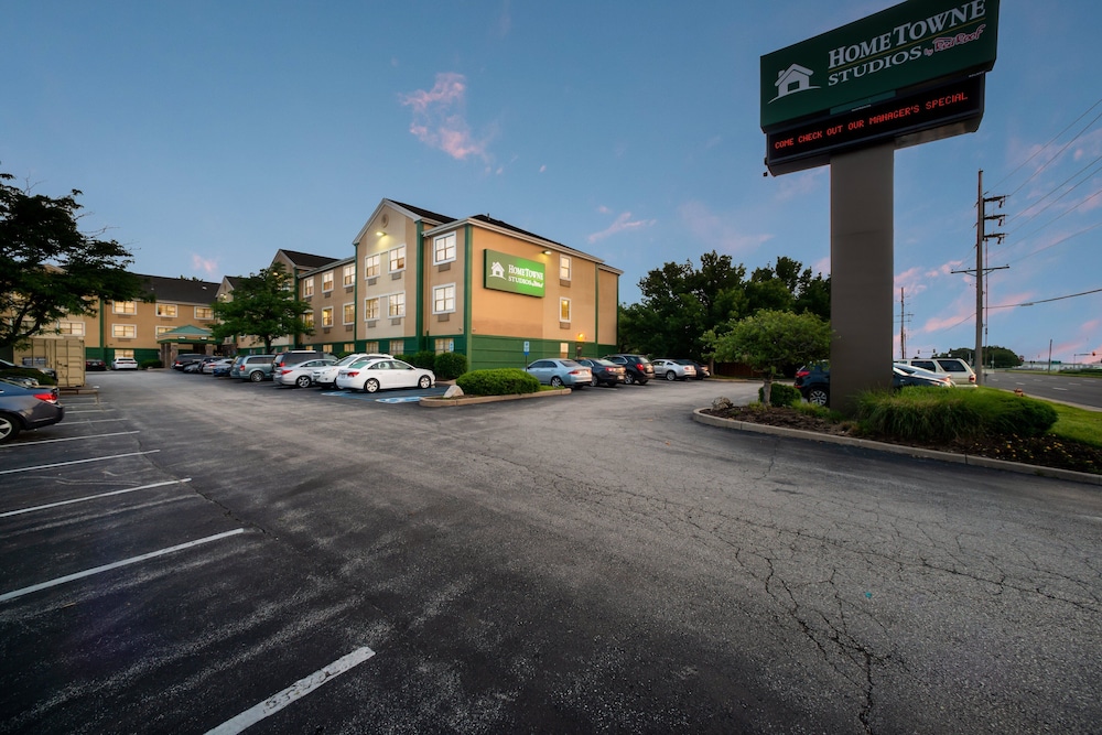 HomeTowne Studios by Red Roof St. Louis Airport N Lindbergh - photo 24